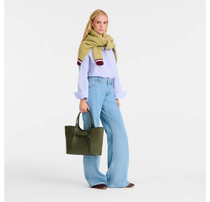 Sac porté épaule Longchamp en cuir lisse Longchamp 3D 10345HCV 292 couleur Kaki, porté mannequin