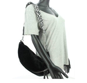 Grande banane Mia&Joy façon fourrure MJ1700 NR couleur Noir, porté mannequin