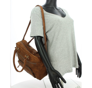 Sac shopping Mia&Joy en daim Francesca MJ2504 CAM couleur Camel, porté mannequin