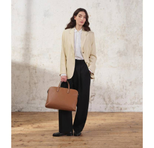 Porte documents Le Tanneur 1 soufflet 15" en cuir grainé TSOP4002 G05, couleur Marron tan, porté