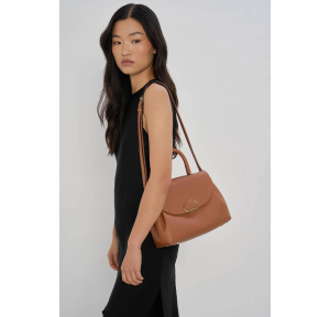 Sac à main Lancaster à rabat avec fermoir M Milano Pia 547-131-GOLD, porté épaule mannequin