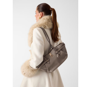 Sac porté épaule Guess effet grainé Yesba HWBG7833080 DRT Taupe foncé (Dark Taupe) porté