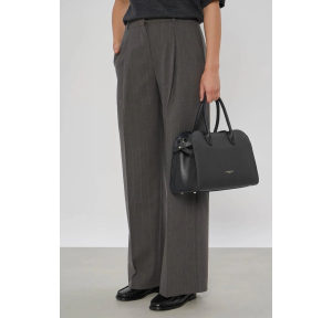 Sac à main M Lancaster Donna Hopper cuir lisse 531-121-NOIR porté à la main