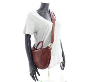 Sac bandoulière Biba en cuir Milbridge MIB1L CUERO, couleur Tan, porté