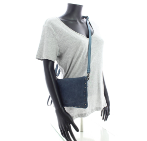 Sac bandoulière Biba Perry PRR1L BLU JE, couleur Bleu jean, porté