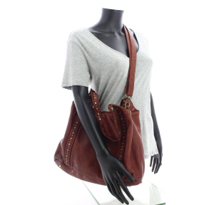 Sac bandoulière Biba en cuir Winker WIE1L TAN, couleur Tan, porté