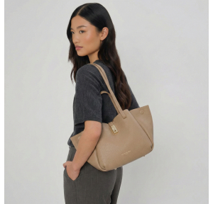 Sac cabas épaule M Lancaster Milano Horizon 547-82-SABLE porté