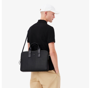 Sac ordinateur Lacoste en cuir Chantaco NH2921CE 000 couleur Noir, porté