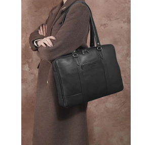 Sac porte documents Arthur & Aston en cuir Ange 2528-23-NOIR porté