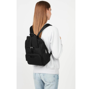 Sac à dos femme Basic Verni Lancaster 514-86 Noir porté sur le dos