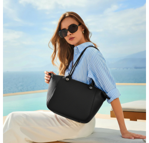 Sac cabas taille M Arthur & Aston Louisa en cuir A224-05 Noir porté