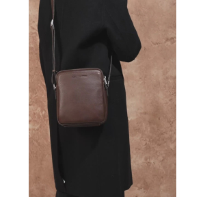 Grande sacoche homme Arthur & Aston Ange cuir 2528-07 Châtaigne (Marron foncé) porté