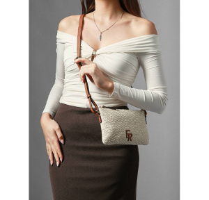 Sac bandoulière Etrier Camargue ECAM0141 709111, couleur Camel, porté