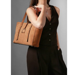 Sac porté épaule Etrier Altesse suede EASU088S 709111, couleur Camel, porté