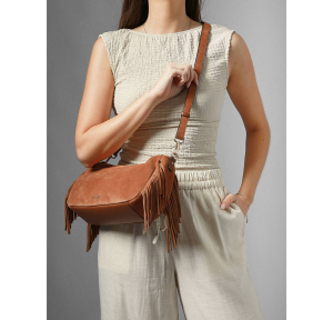 Sac bandoulière Etrier Country ECOU203M 709111, couleur Camel, porté