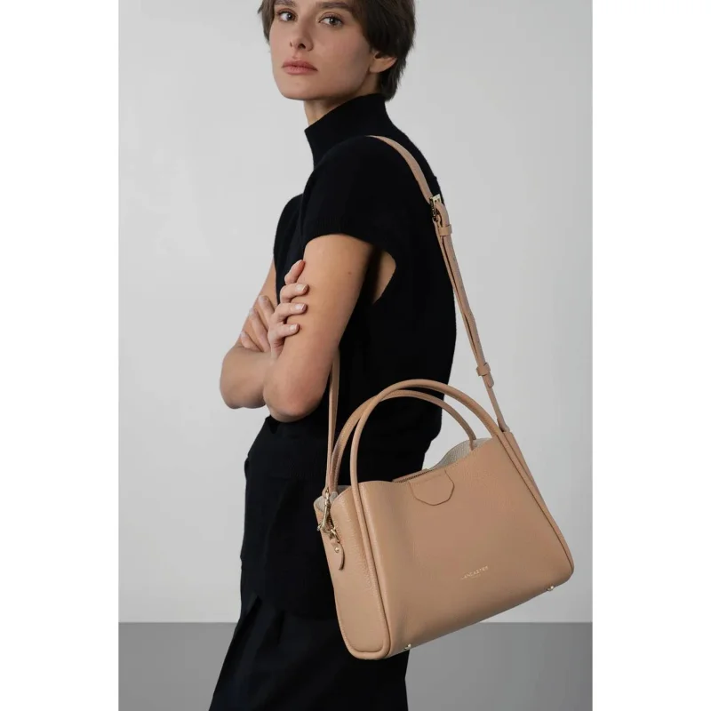 Sac à main Lancaster M Ida Double 470-84 NA/ CH BE couleur Naturel - In - Beige Sac à main Lancaster M Ida Double 470-84 NA/ CH BE couleur Naturel - In - Beige