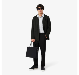 Sac ordinateur Lacoste en petit piqué Langon NH5276HW 000, couleur Noir, porté