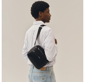 Sac porté épaule Lacoste Ossian en cuir NH5048OI 000 couleur noir porté