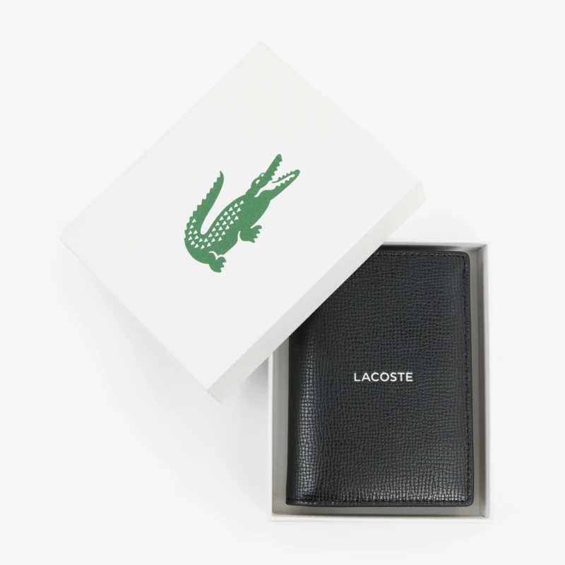 Portefeuille Lacoste Ossian en cuir NH5057OI 000 couleur noir vue de face. Portefeuille Lacoste Ossian en cuir NH5057OI 000 couleur noir vue de face.