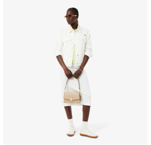 Sac bandoulière Lacoste Tennis Bliss NF5105IT C87, couleur Viennois, porté