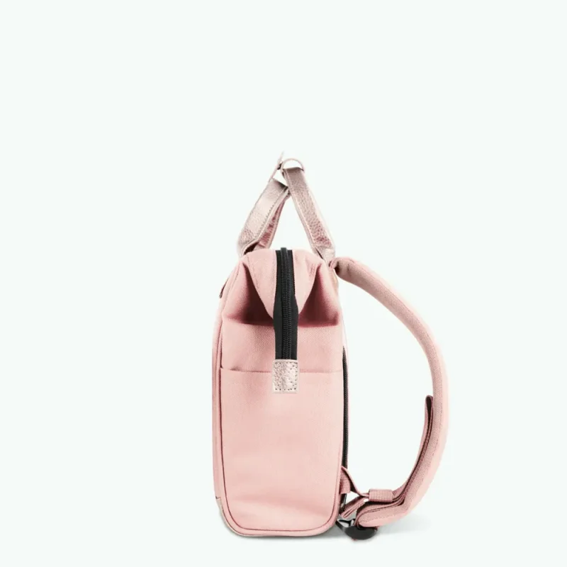 Sac à dos Cabaia adventurer XS ADV QUERET couleur Queretaro(Rose), vue de côté Sac à dos Cabaia adventurer XS ADV QUERET couleur Queretaro(Rose), vue de côté