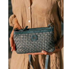 Sac bandoulière Biba en cuir Kansas Blink KAB9L BLUE, couleur Bleu, porté