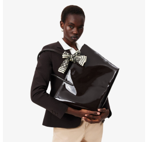 Grand sac cabas L.12.12 Concept Marron foncé Lacoste Vue porté à la main