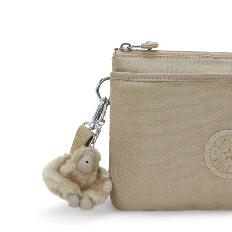 Petit Sac Bandoulière Kipling avec porte clé Riri KPKI75904PW1, couleur Soft Taupe, vue de près Petit Sac Bandoulière Kipling avec porte clé Riri KPKI75904PW1, couleur Soft Taupe, vue de près