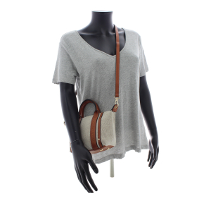 Mini sac xs synthétique façon lin AD-103-LIN-COG Cognac Mac Alyster Vue mannequin