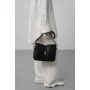 Sac porté épaule Lancaster effet grainé L Milano Horizon 547-81-NOIR, porté mannequin Sac porté épaule Lancaster effet grainé L Milano Horizon 547-81-NOIR, porté mannequin