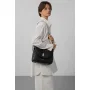 Sac porté épaule Lancaster effet grainé L Milano Horizon 547-81-NOIR, mannequin Sac porté épaule Lancaster effet grainé L Milano Horizon 547-81-NOIR, mannequin