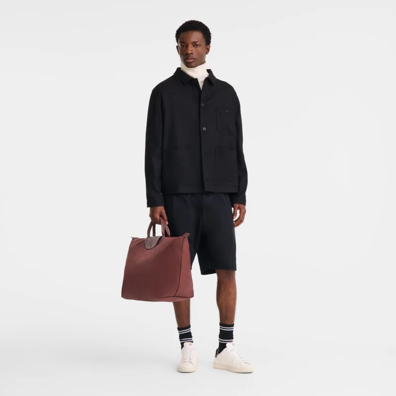 Sac de voyage S Le Pliage One L1624 979 P87 Bordeaux Longchamp Vue mannequin Sac de voyage S Le Pliage One L1624 979 P87 Bordeaux Longchamp Vue mannequin