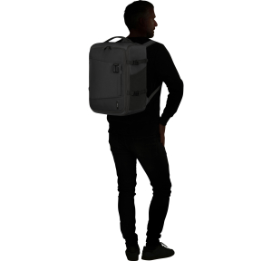 2FIT Sac à dos à glisser sous le siège 2-en-1 Noir Samsonite Vue mannequin