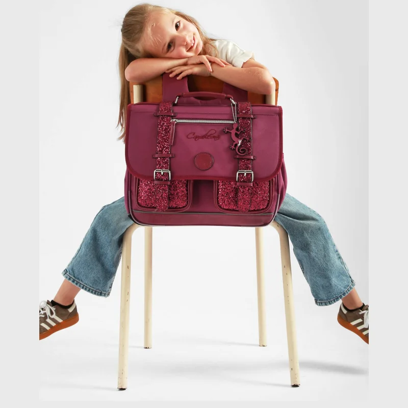 Cartable enfant 2 compartiments Vintage fantasy 38 cm Glossy Cherry Caméléon Vue mannequin enfant Cartable enfant 2 compartiments Vintage fantasy 38 cm Glossy Cherry Caméléon Vue mannequin enfant