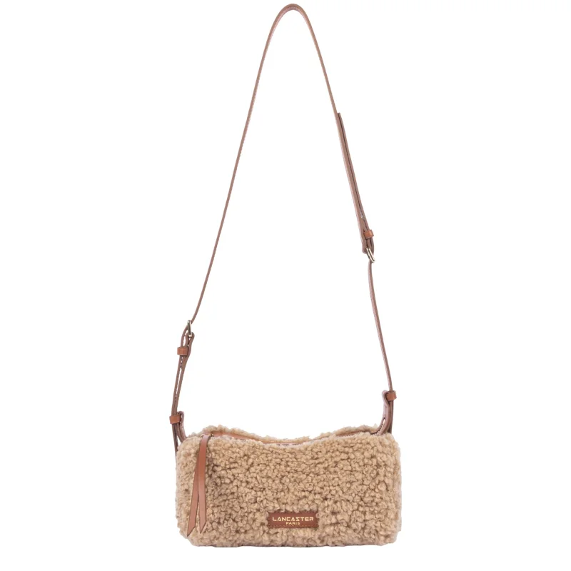 Petit sac rectangle Moumoute Cognac Lancaster Vue avec bandoulière Petit sac rectangle Moumoute Cognac Lancaster Vue avec bandoulière