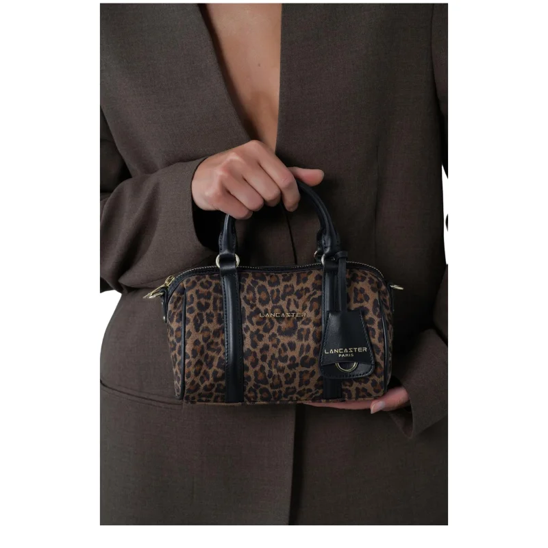 Sac polochon Jungle Marron léopard Lancaster Vue porté à la main Sac polochon Jungle Marron léopard Lancaster Vue porté à la main