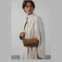 Petit sac rectangle Suède Camel Lancaster Vue mannequin Petit sac rectangle Suède Camel Lancaster Vue mannequin