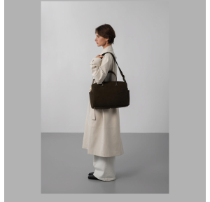 Sac cabas main Suède Cube 530-60 Kaki Lancaster Vue mannequin