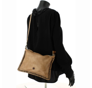 Sac bandoulière petits clous Portland Biba POR2L TAUPE couleur TAUPE porté