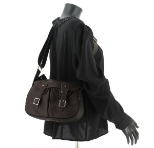 Sac besace cuir gras à rabat Berthille Mini Pêche S089CGM Marron porté