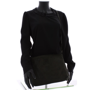 Sac plat zippé à bandoulière Biba Boston BT16 Kaki porté