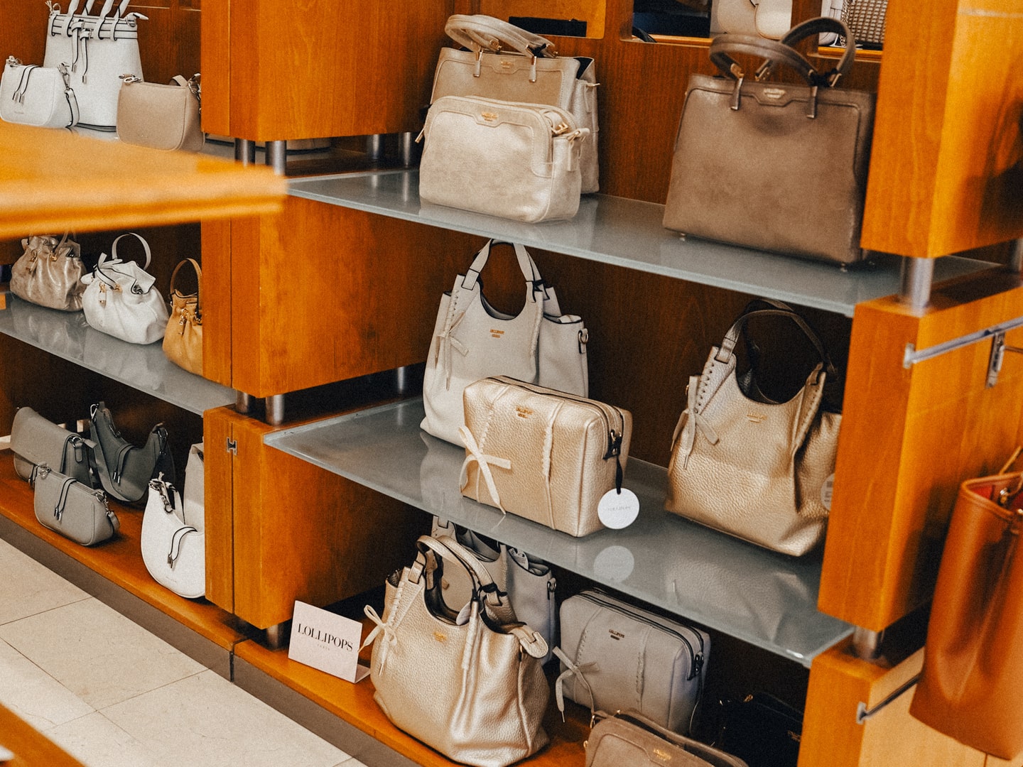 Achetez votre sac à main dans nos boutiques de proximité à Bordeaux