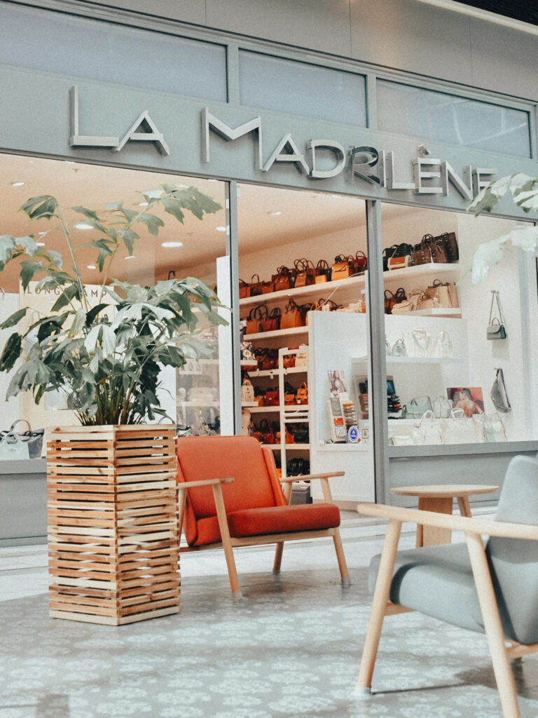 Boutique La Madrilène x Beausoleil Maroquinerie Bègles Rives d'arcins - Vitrine