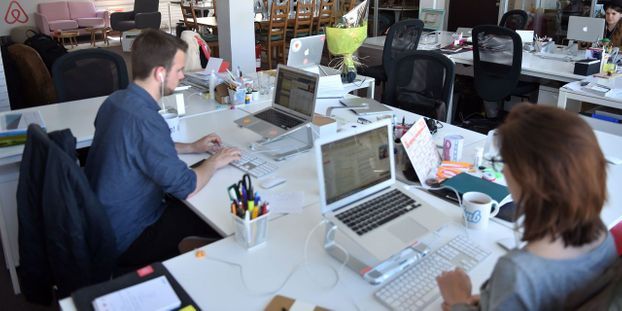 les employés en plein travail