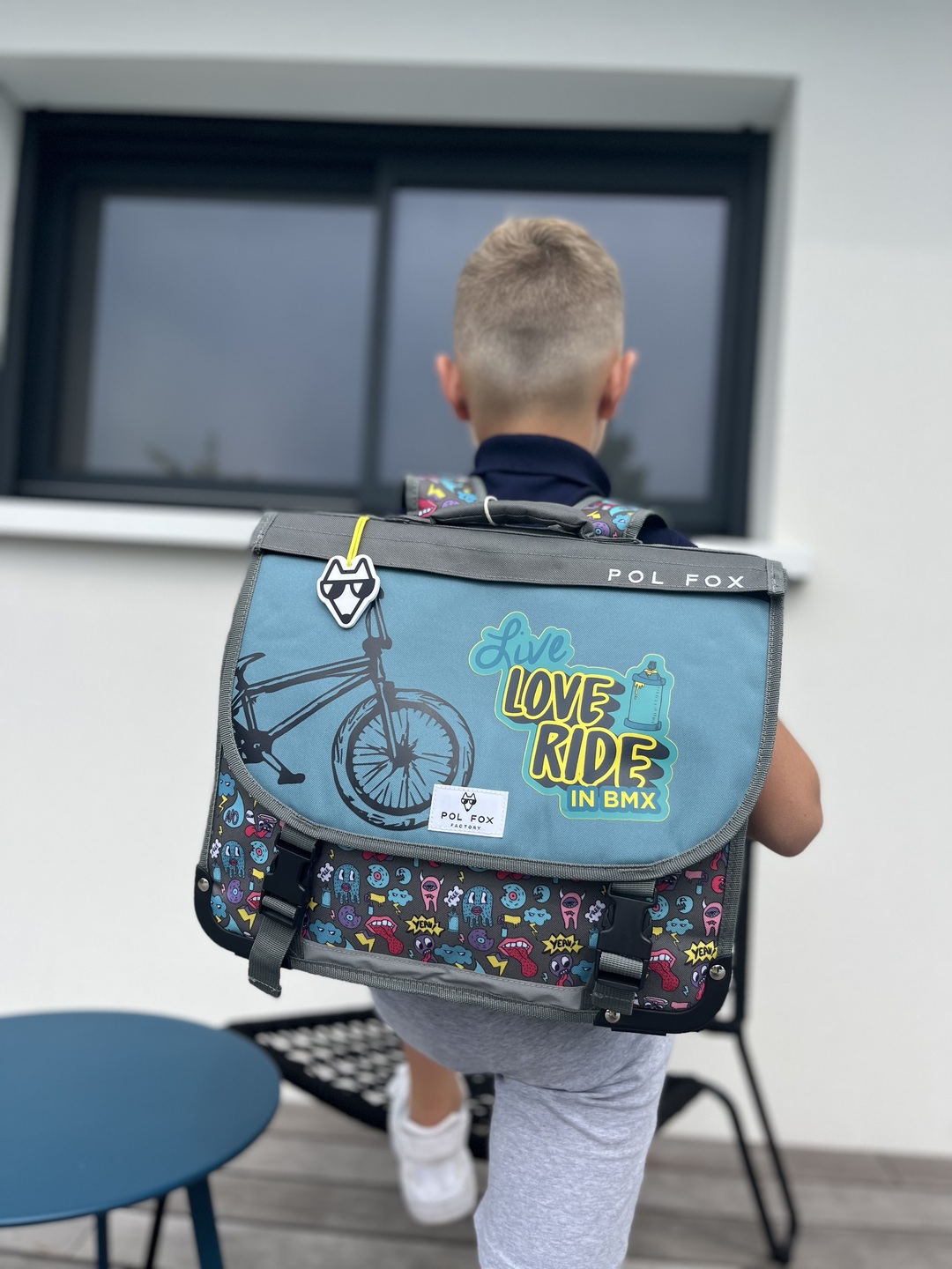 Comment changer le rabat d'un cartable réversible Pol Fox