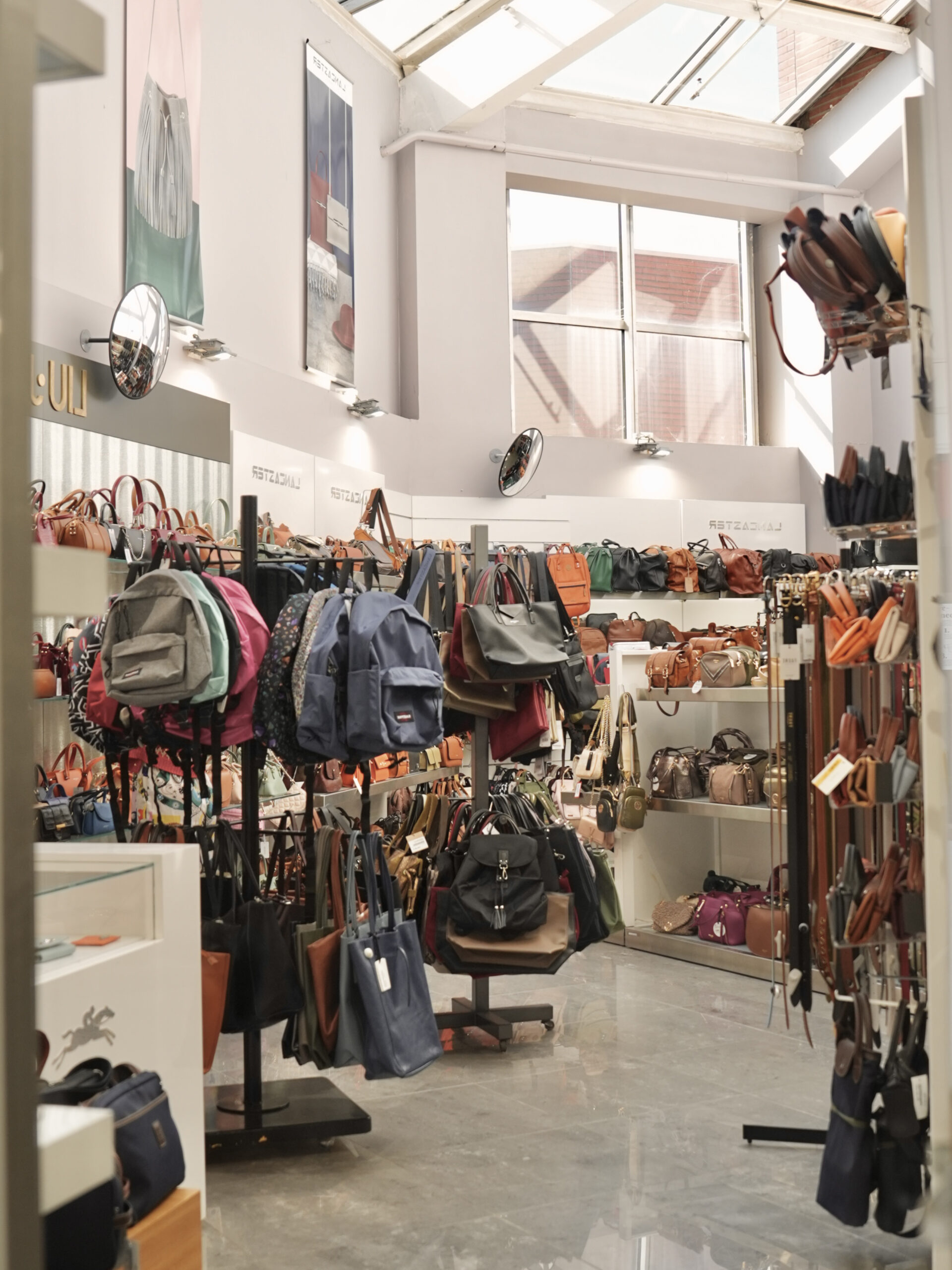 Un grand choix de maroquinerie de marque dans nos boutiques de Toulouse