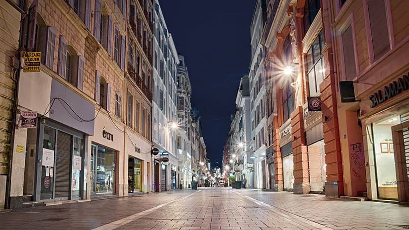 Impact du couvre-feu sur le look de travailleurs