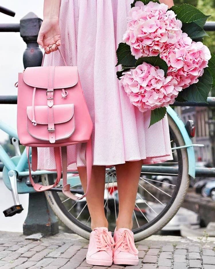 Sac rose : comment l’assortir avec sa tenue ?