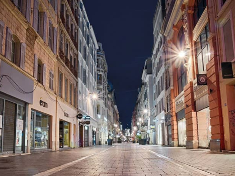 Couvre-feu : quel impact sur le look des travailleurs ?